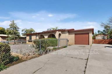 Main picture of 2702 Avenida del Sol