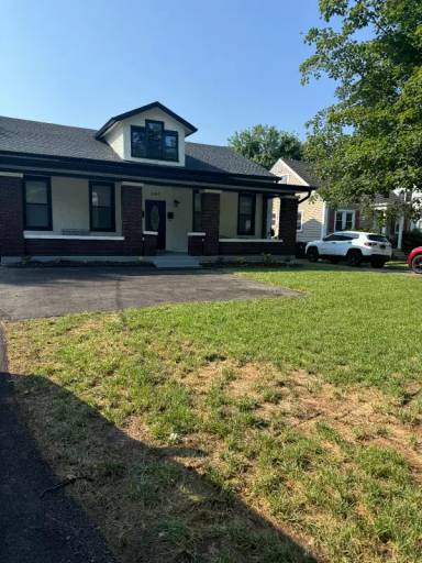 Main picture of 900 Clarks Ln