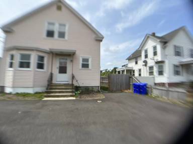 Main picture of 1075 Washington St