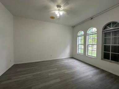 Main picture of 815 Nelson Ave NE