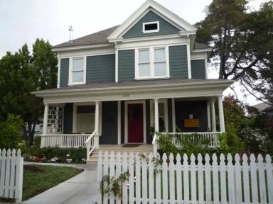 Main picture of 405 Kipling St