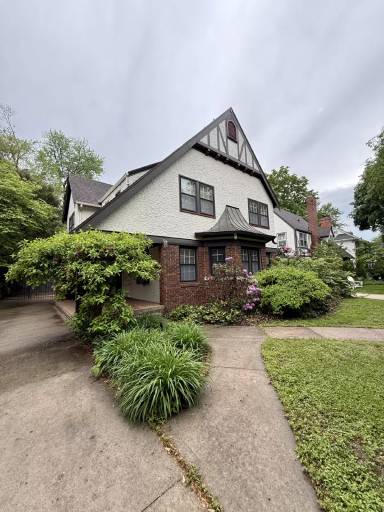Main picture of 429 W 70th Ter