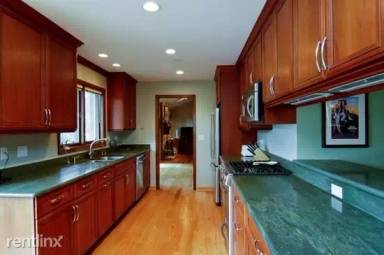 Main picture of 1633 N Belmont Ct