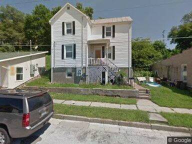 Main picture of 121 W 5th St