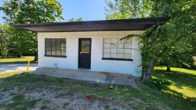 Main picture of 3321 S School Ave