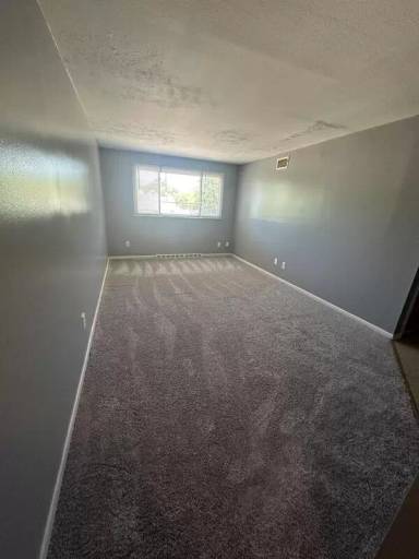 Main picture of 18051 Lake Shore Blvd