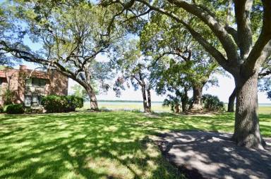 Main picture of 220 3rd Ave