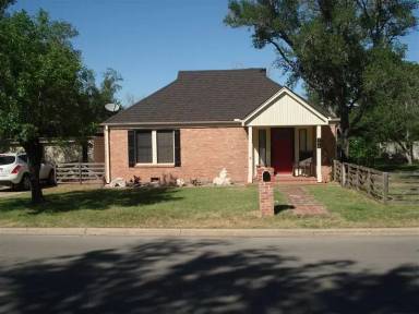 Main picture of 701 Hereford St