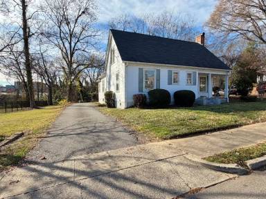 Main picture of 110 S Green St