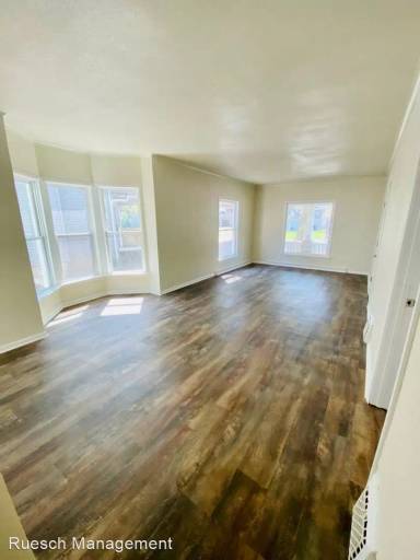 Main picture of 422 Scott Ave