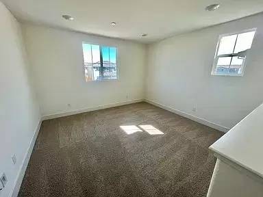 Main picture of 455 Manhattan Dr