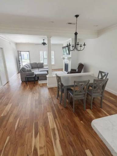 Main picture of 211 Meridian St