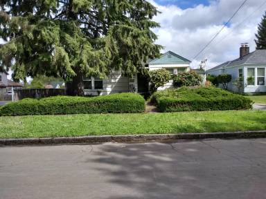 Main picture of 1625 N Holman St