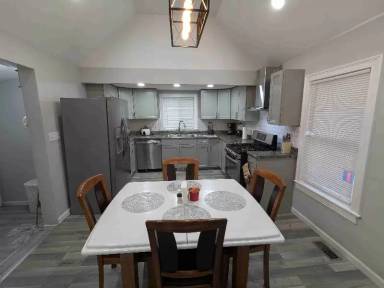 Main picture of 18 Hichborn St