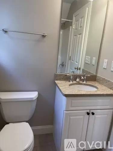 Main picture of 1039 Islington St