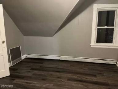 Main picture of 676 Public St