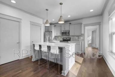 Main picture of 2615A Pennington Ave