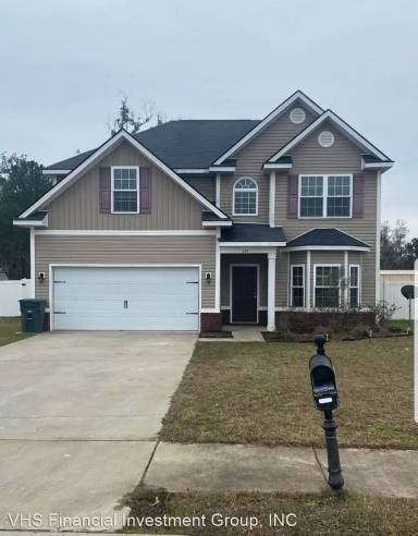 Main picture of 634 Red Oak Ln
