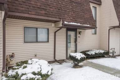 Main picture of 310 E 60th Ct