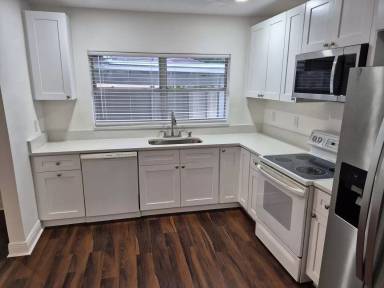 Main picture of 1402 E Bougainvillea Ave