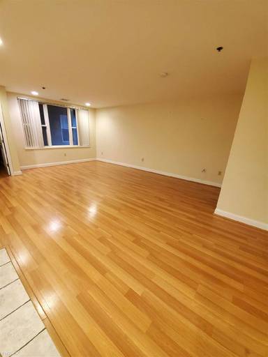 Main picture of 15 Pearl St