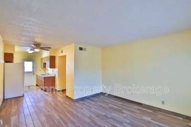 Main picture of 2408 W Morten Ave
