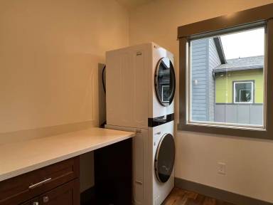 Main picture of 303 S Felts Ln