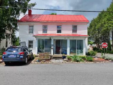 Main picture of 323 N Church St