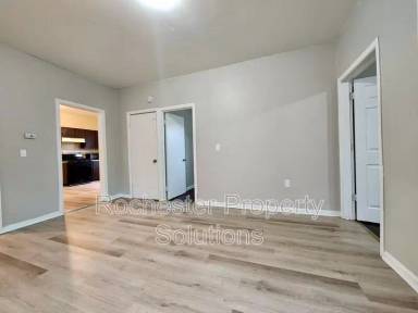 Main picture of 479 Bay St