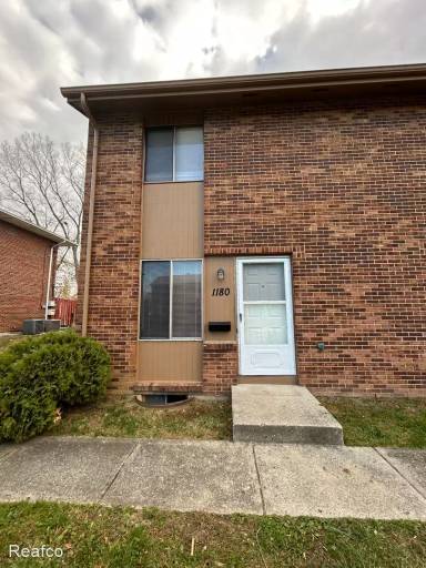 Main picture of 1180 McCarley Dr E