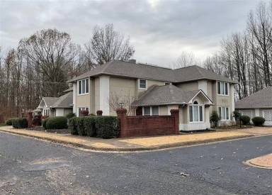 Main picture of 100-105 Regency Park Dr