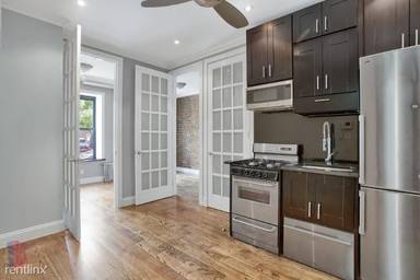 Main picture of 212 E 105th St