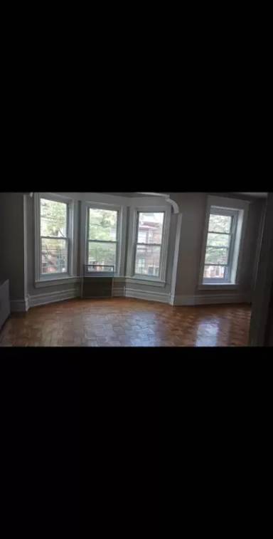 Main picture of 944 W Walnut St