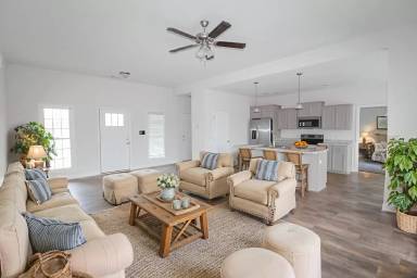 Main picture of 307 Four Seasons Dr