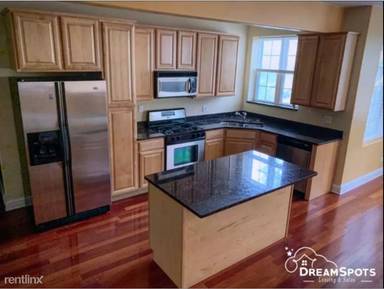 Main picture of 4209 S Michigan Ave