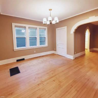 Main picture of 1029 E Kewaunee St