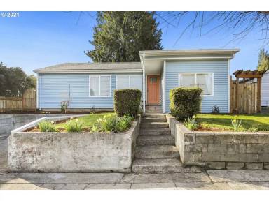 Main picture of 44 NE Lombard St