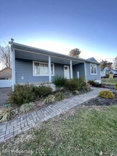 Main picture of 404 S Tollgate Rd