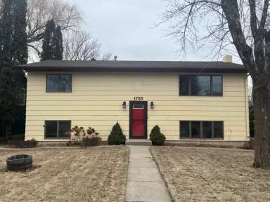 Main picture of 1725 S Valley St