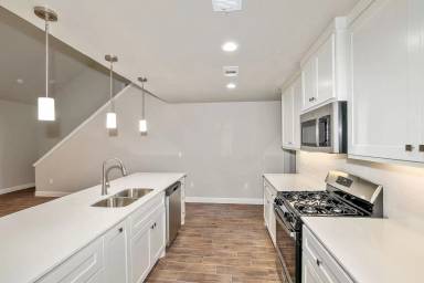 Main picture of 7617 Woodford Ave