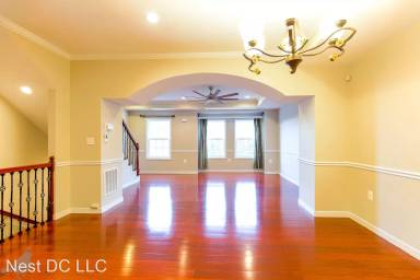 Main picture of 5019 Astor Pl SE