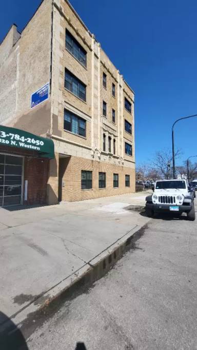 Main picture of 5822 N Western Ave