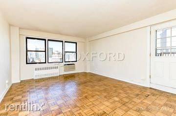 Main picture of 215 W 101st St