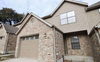 Main picture of 19 Moss Rock Dr