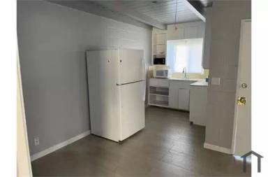 Main picture of 407 1/2 Washington Blvd