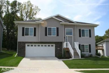 Main picture of 1044 Manitou Trl
