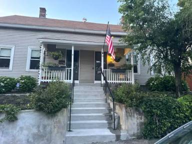 Main picture of 19 Shelby St