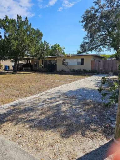 Main picture of 1119 Russell Dr N