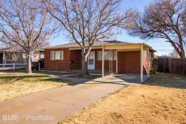 Main picture of 5807 Lawrence Blvd