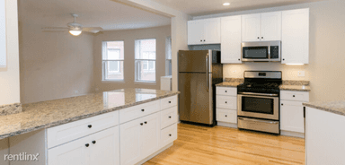 Main picture of 520 W Stratford Pl